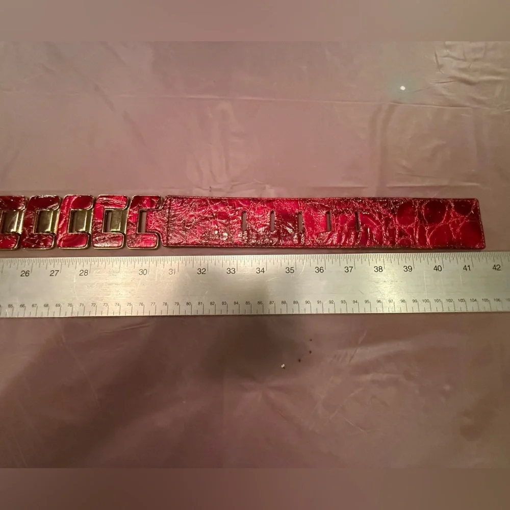 NWOT WCM Red/Gold Crocodile Embossed Leather Chain Belt Size Medium MSRP $225 - Picture 7 of 9